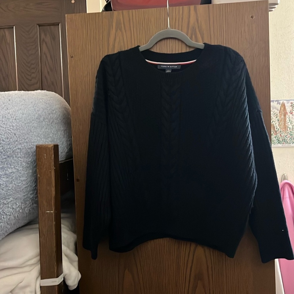 Tommy Hilfiger cable knit navy sweater